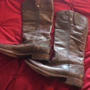 Gorgeous Frye  7.5 grey distressed leather boot